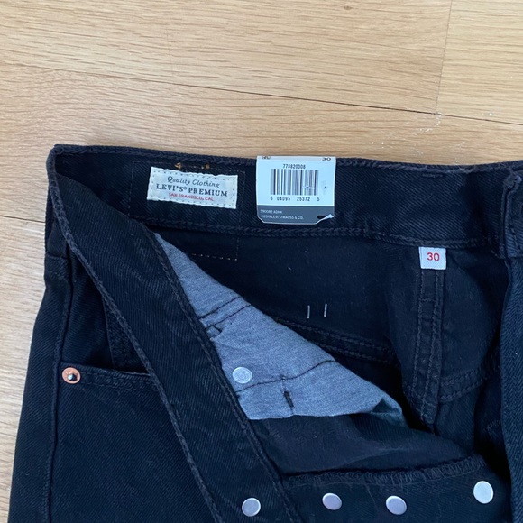 Levi’s Black Denim Mini Skirt - Size 30 - Picture 4 of 6